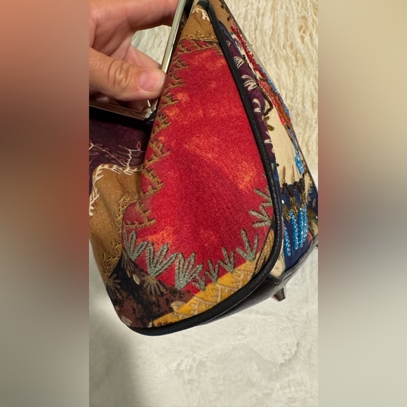 Isabella Fion Purse Lady With umbrella
Embroidered Multicolor Women's Bag - Picture 12 of 14